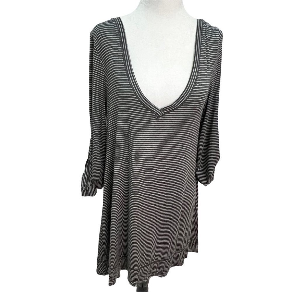 𝅺max Studio🖤Grey Stripe V- Neck Tunic Top Size M